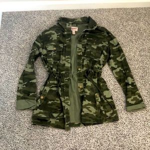 WOMENS SIZE SMALL CAMO JACKET